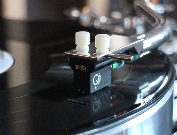 guide complet pour le réglage de la cellule et du bras platine vestax, afin d'optimiser la qualité sonore et la précision de lecture de vos disques vinyles.